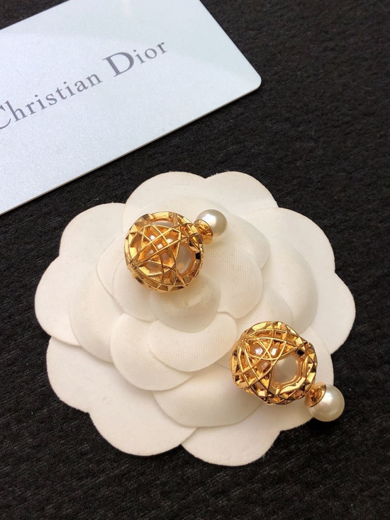 chr1st1an D10r earrings
